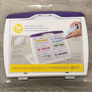 Wilton Cake Decorating Template with 23 sheets of different piping techniques